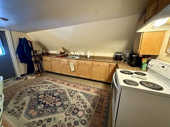 5th image of 272 Pearl St #10687179