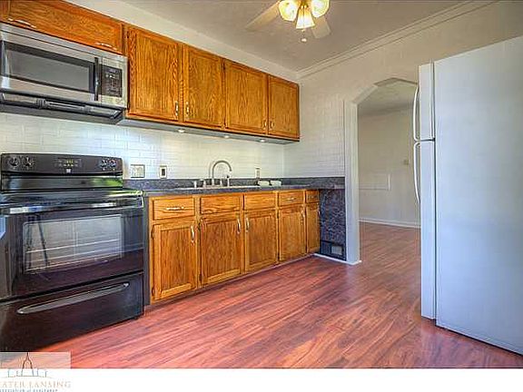 4th image of 2508 Lyons Ave