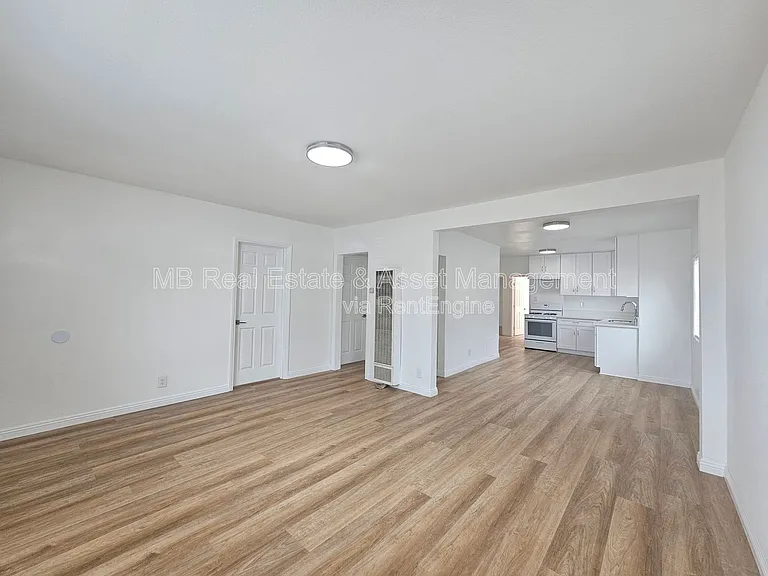 4754 W 163rd St — Photo 3