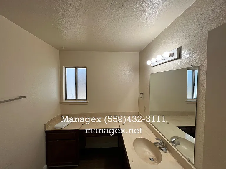 4334 N Ellendale Ave — Photo 11