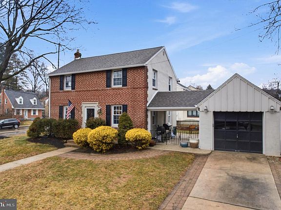 3rd image of 1045 Edgerton Rd