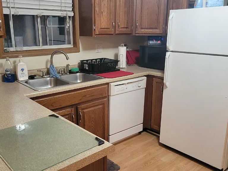 1737 Parknoll Ln — Photo 2