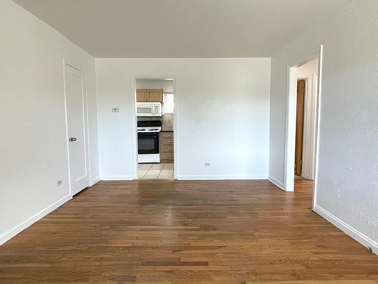 4895 Beach Ct — Photo 5