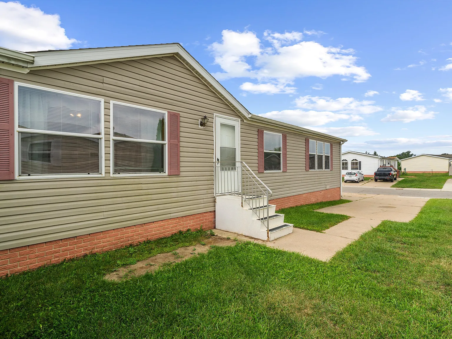 3 bed, 2016 sqft, $1,699 — Photo 2