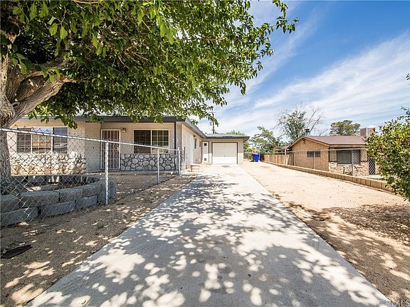 3rd image of 15561 Fresno St
