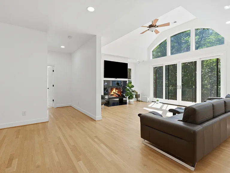 227 NW Seblar Dr — Photo 7