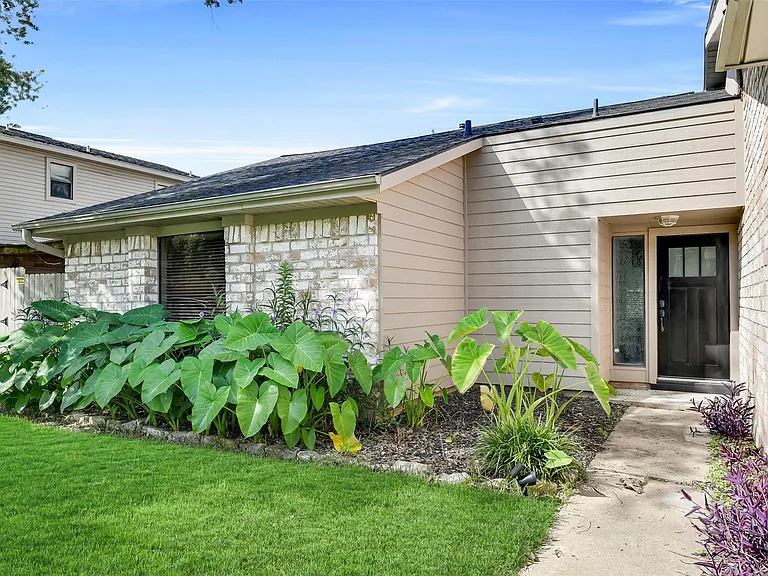 11110 Sagecountry Dr — Photo 2