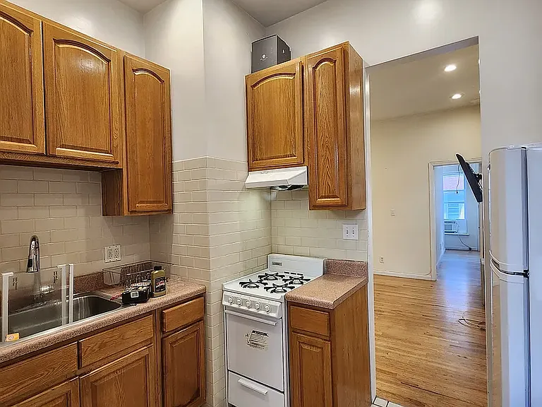 231 E 24th St #6D — Photo 2