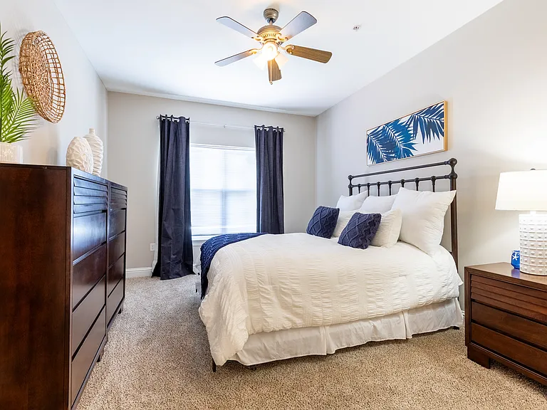 Oceanaire Apartments — Photo 7