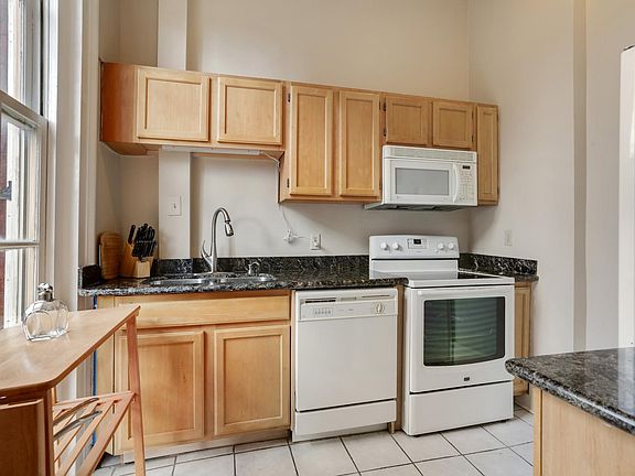 3rd image of 838 Camp St APT B