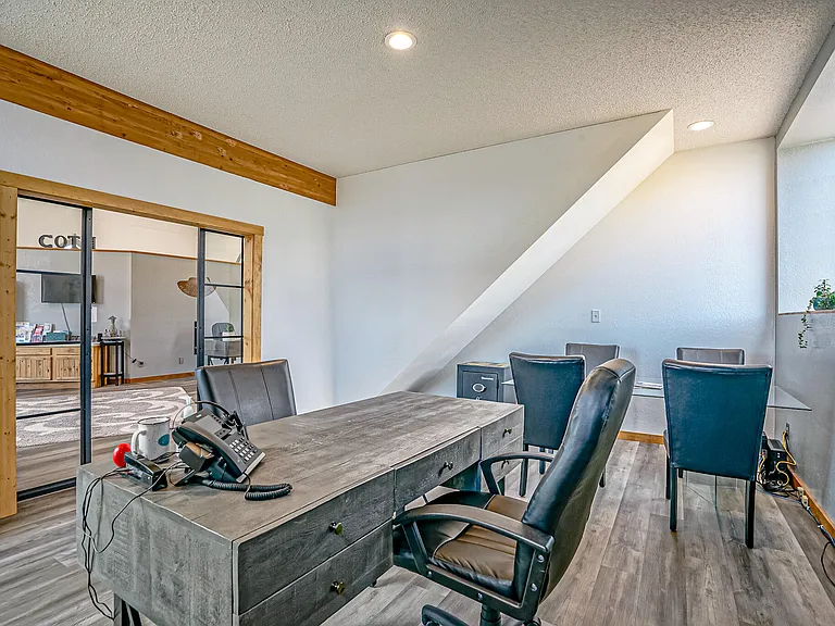431 University St — Photo 18