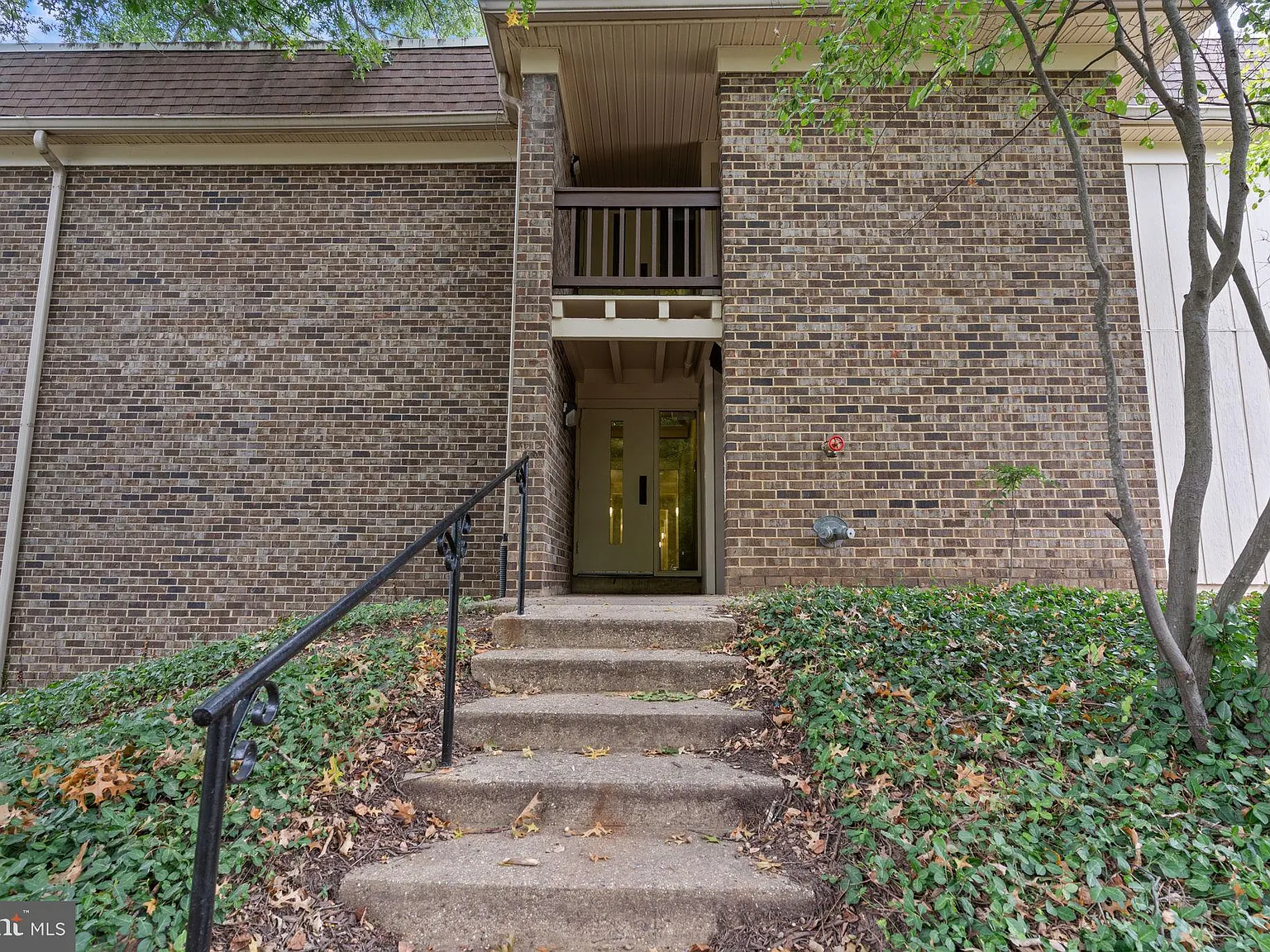 Cardinal Forest Condo — Photo 3
