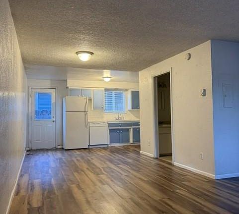 4th image of 807 SE 9th St APT 1