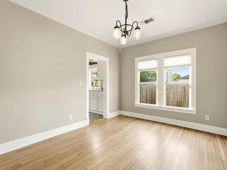 2223 Singleton St — Photo 9
