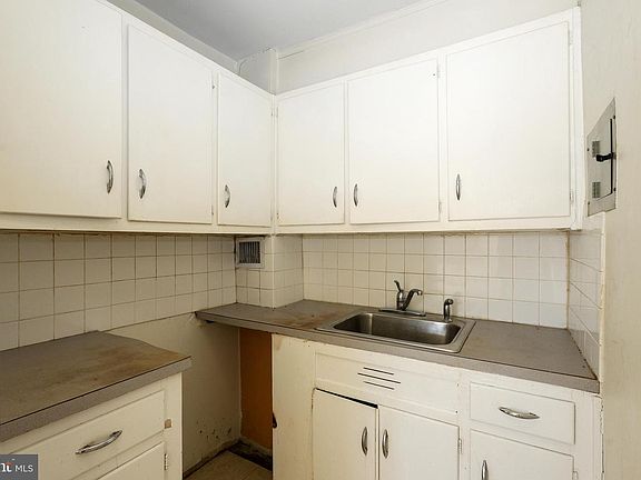 3rd image of 118 S 21st St APT 911