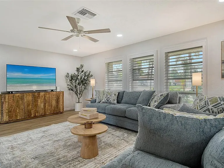 6722 Roxbury Dr — Photo 12