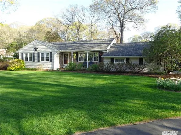 22 Fairway Dr, Middle Island, NY 11953
