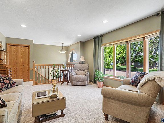 5th image of 806 6th Ave SE