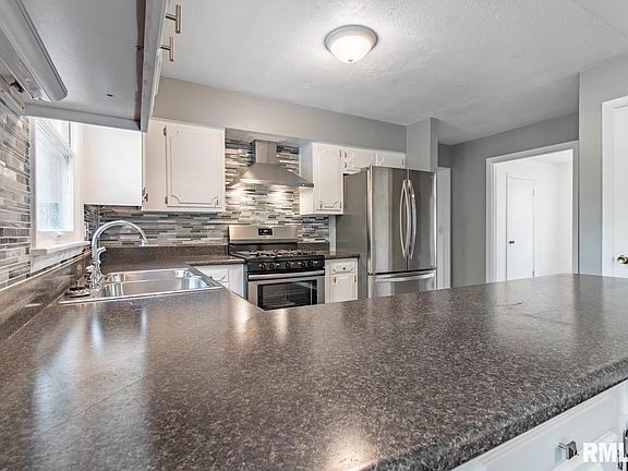 5th image of 3010 W Brookside Dr