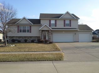 1209 W Maple St, Eldridge, IA 52748