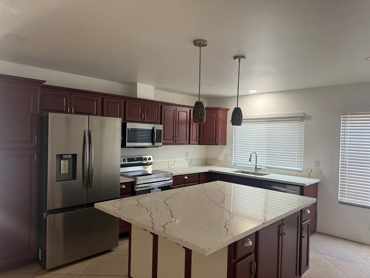 4 bed, 1438 sqft, $4,150 — Photo 4