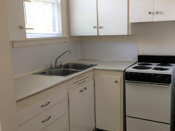 4th image of 7510 Roosevelt Way NE APT 1