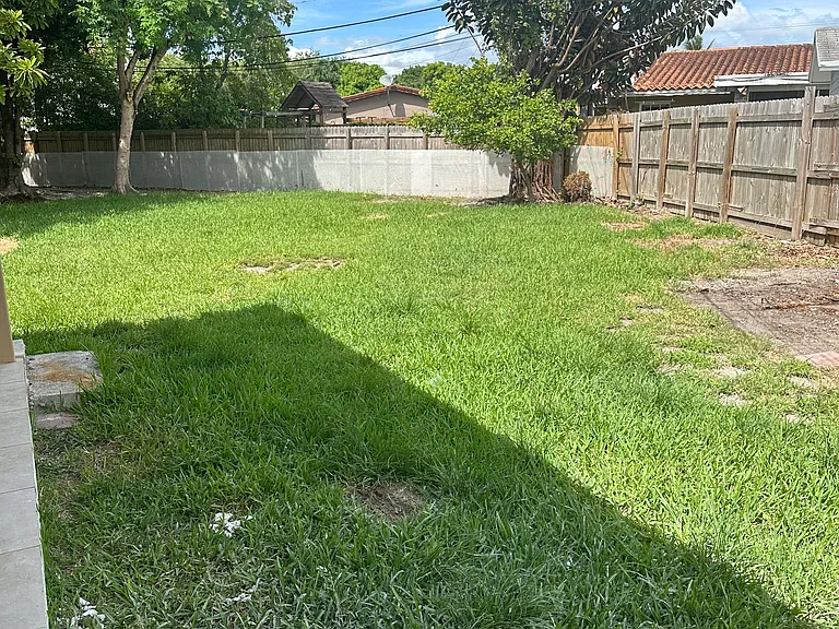 9591 SW 9th Ter — Photo 8