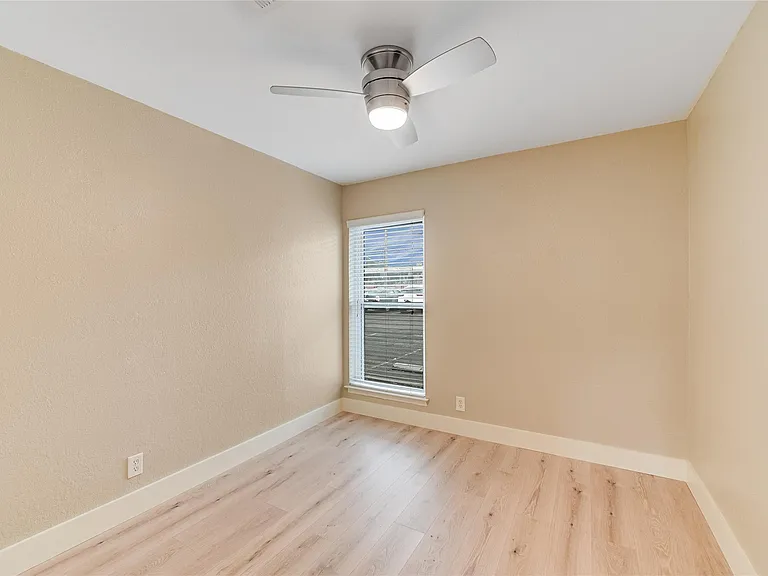 2401 Manor Rd #131 — Photo 16
