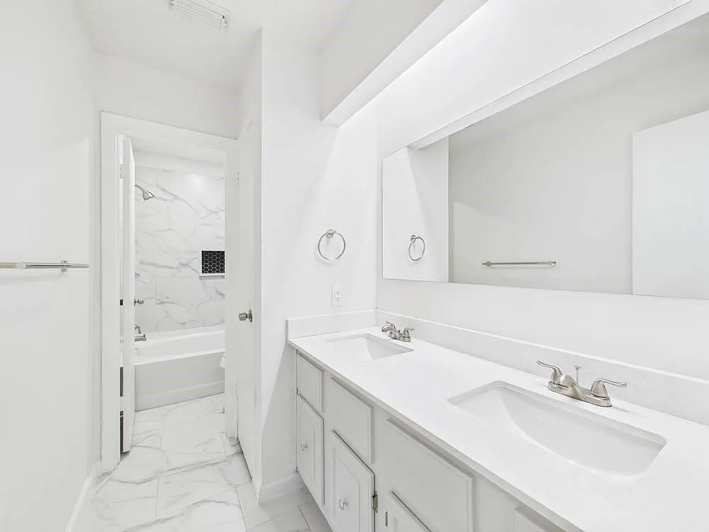 4 bed, 2.0 bath, 1842 sqft, $2,300 — Photo 2