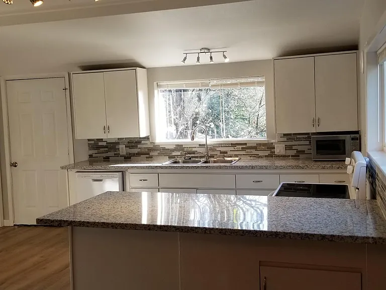519 SE 2nd St — Photo 3