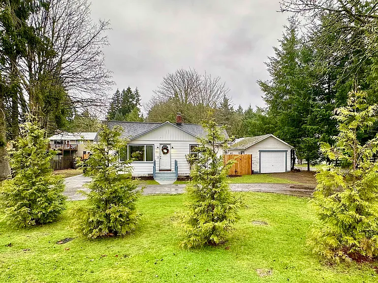 251 Tremont Pl W — Photo 1