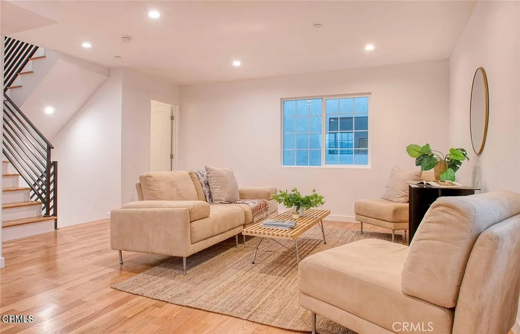 3 bed, 2.5 bath, 1750 sqft, $4,995 — Photo 3