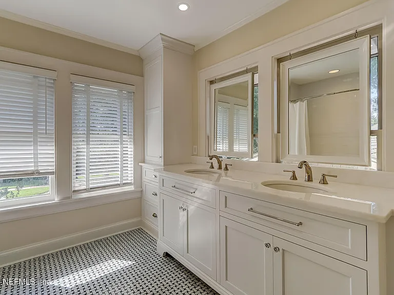 3684 Pine St — Photo 25