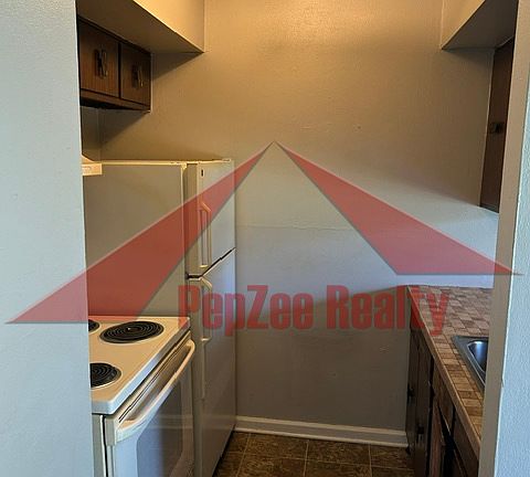 3rd image of 4526 Elliot Ave #B