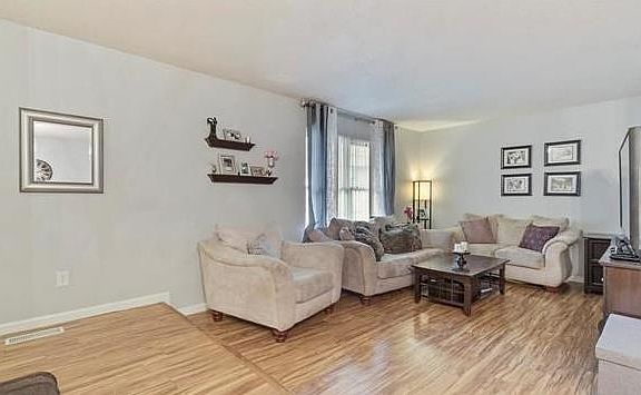 5th image of 4334 Chateau De Ville Dr