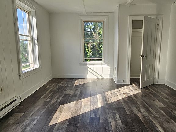 4th image of 27 Beaver Rd APT 2