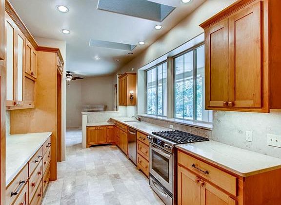 3rd image of 1001 Southern Dr