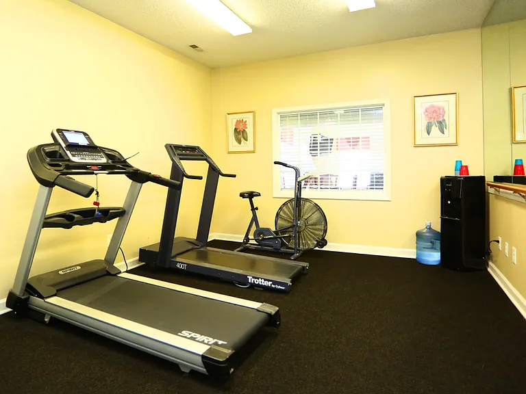 Taylor Pointe Apartments — Photo 32