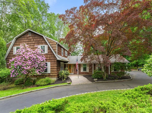 9 Stonehedge Drive, West Nyack, NY 10994