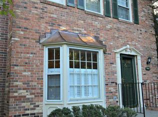 7441 Chummley Ct, Falls Church, VA 22043