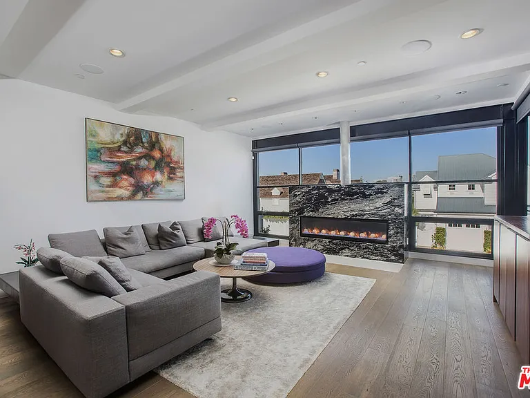 2105 E Balboa Blvd — Photo 8