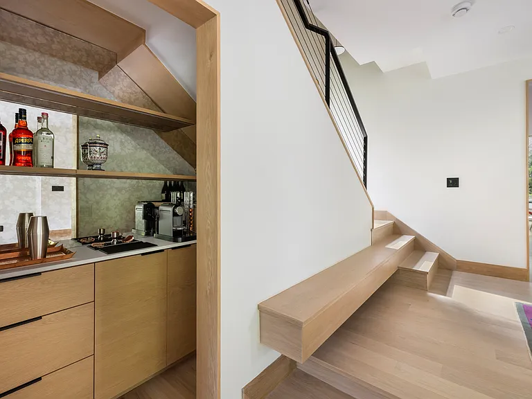 19 Hillside Ave — Photo 8
