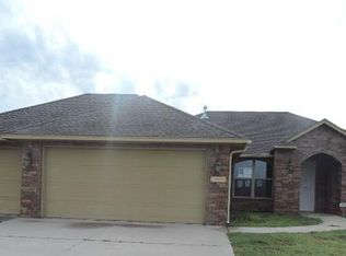 1604 Camelot St, Tuttle, OK 73089
