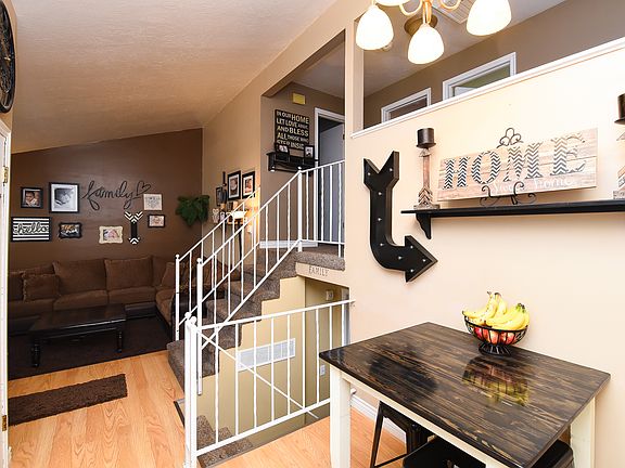 4th image of 2636 S Melville Dr