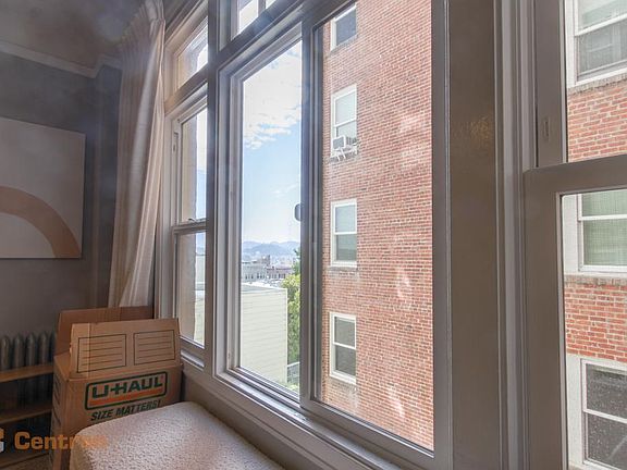 3rd image of 2101 Sacramento St #24