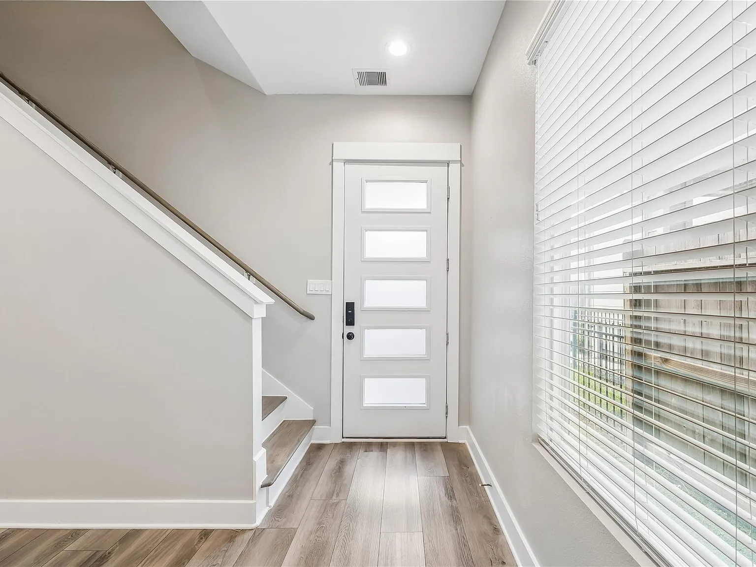 3 bed, 2.5 bath, 1505 sqft, $2,150 — Photo 2