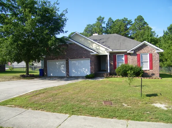 607 Duncan Rd, Spring Lake, NC 28390