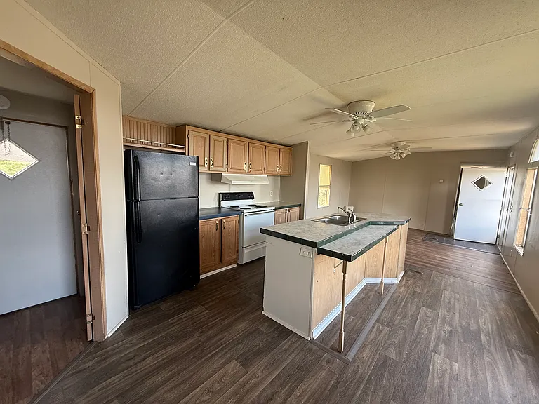 897 Oakpark Dr — Photo 4