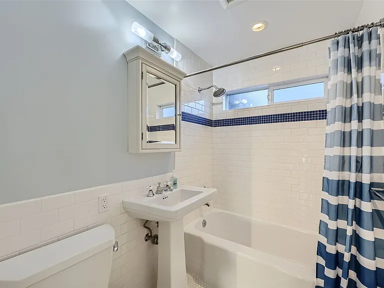 6202 38th Ave NE — Photo 12