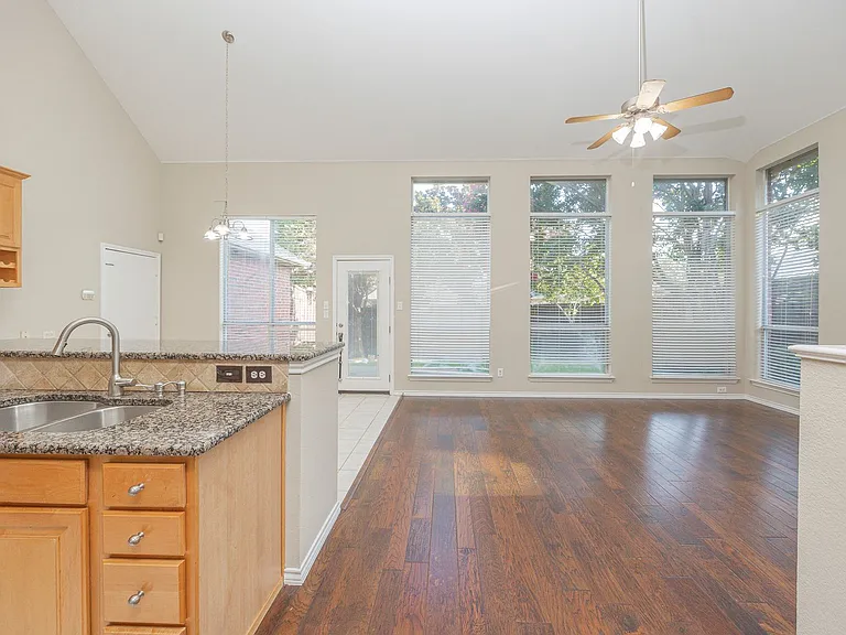 2404 Heather Glen Dr — Photo 14